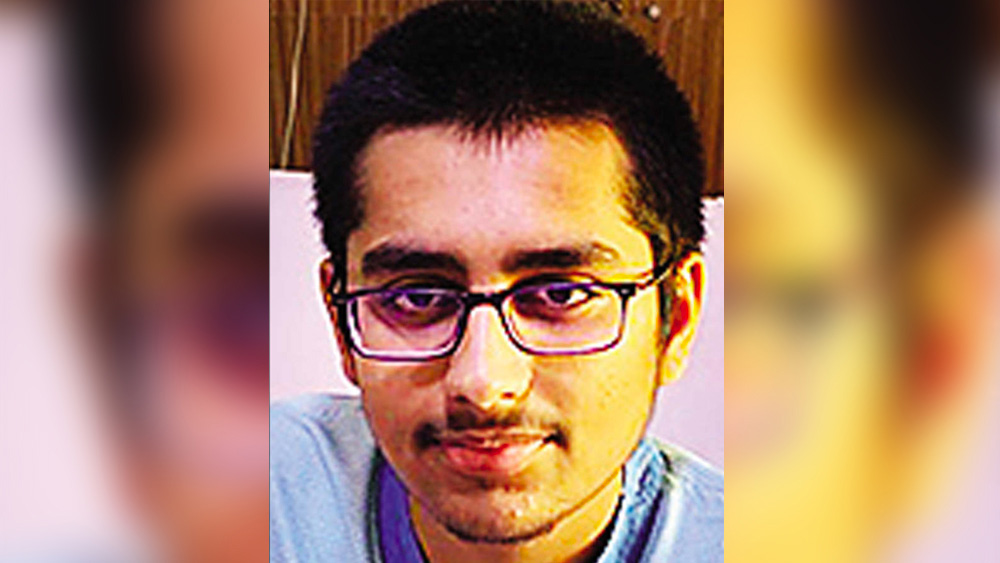 অসুস্থ হলেও পরীক্ষায় বসার ইচ্ছে থেকে দমানো যায়নি পার্থকে। চিকিৎসদের কাছ থেকে অনুমতি নিয়ে একদিনের ছুটি পান হাসপাতাল থেকে।