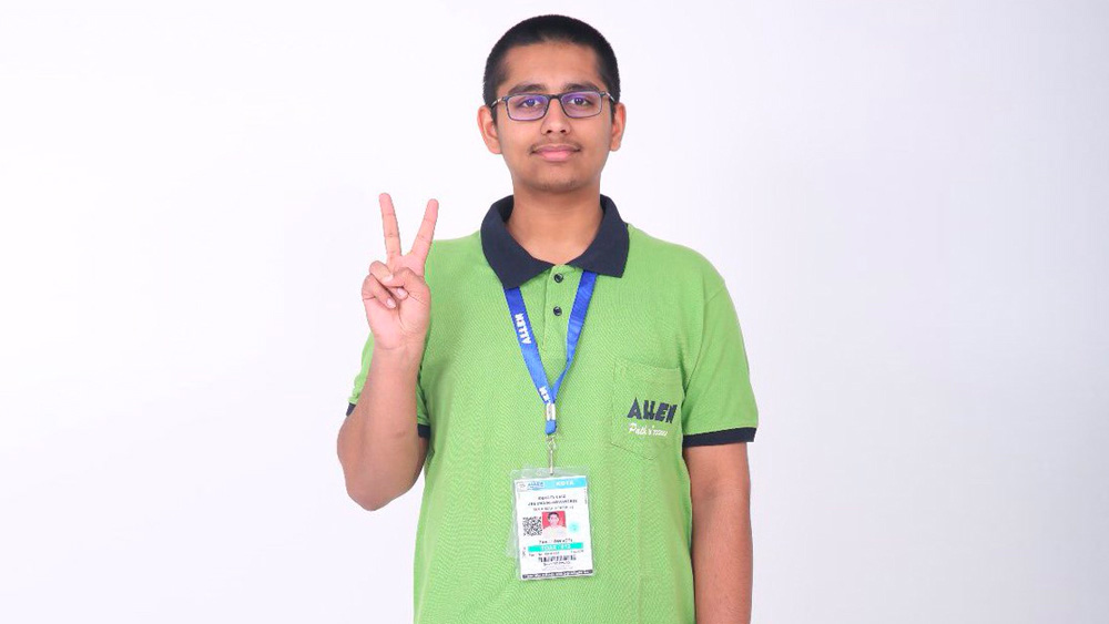 পরীক্ষাও দেন অসুস্থতা নিয়েই। ফলপ্রকাশের পরে দেখা গেল, দুরারোগ্য অসুখও হার মেনেছে পার্থর মনোবলের কাছে।