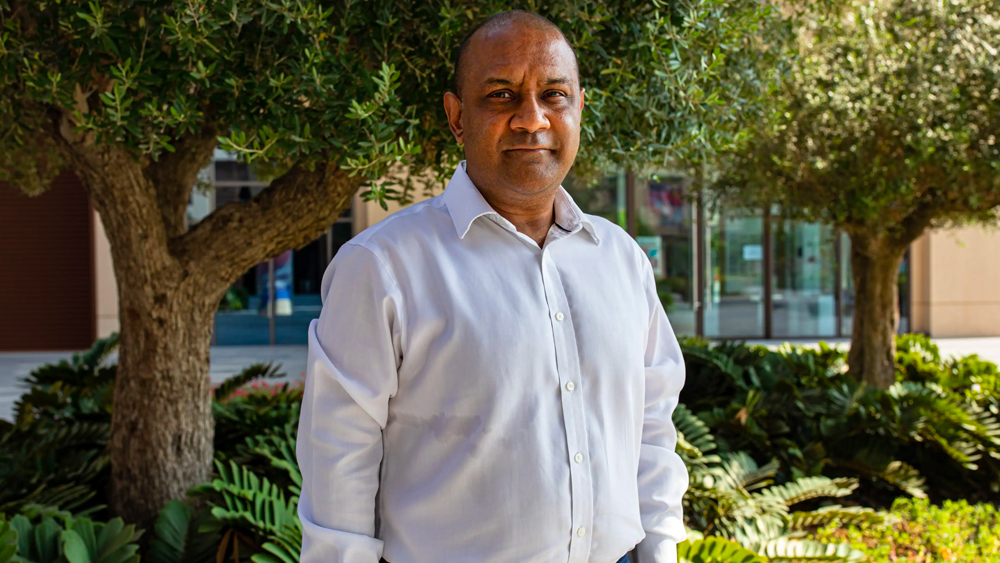 এক দশকেরও বেশি সময় আগে কাজ হারিয়েছিলেন সঞ্জয় শাহ। সে সময় তিনি একজন মাঝারি মানের ট্রেডার। বিশ্ব জুড়ে আর্থিক সঙ্কটের সময় তাঁর মতো অনেকেই তখন কর্মহীন।