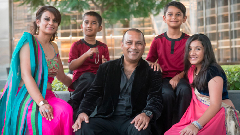 এই অটিজমের প্রভাব সঞ্জয়ের জীবনে এসেছিল ছোট ছেলে নিখিলের হাত ধরে। ২০১১ সালে ধরা পড়ে নিখিল অটিজম আক্রান্ত। তখনই এই অসুখের বিরুদ্ধে সচেতনতা গড়ে তুলতে উদ্যোগী হন সঞ্জয়। সে বছরই তিনি দুবাইয়ে থাকতে শুরু করেন।