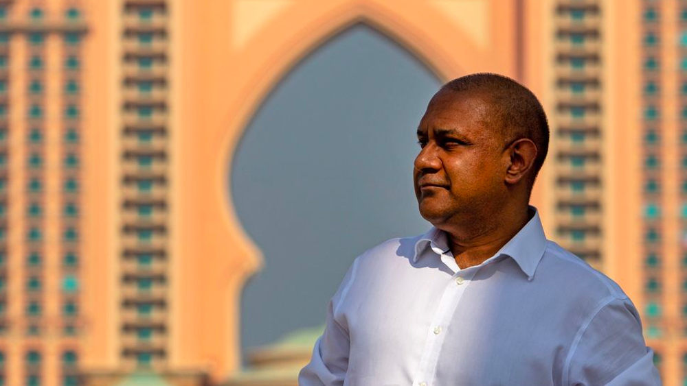 কুড়ি বছরেরও বেশি সময় ধরে তিনি সফল ব্যাঙ্কার হিসেবে কাজ করেন। ২০০৮ সালে তিনি কর্মহীন হয়ে পড়েন। তারপর তিনি বিনিয়োগ সংস্থা গড়ে তোলেন। বিশ্বব্য়াপী ব্য়বসা প্রসারিত হলেও অন্যদিকে তিনি জড়িয়ে পড়েছেন বিতর্কের জালে।