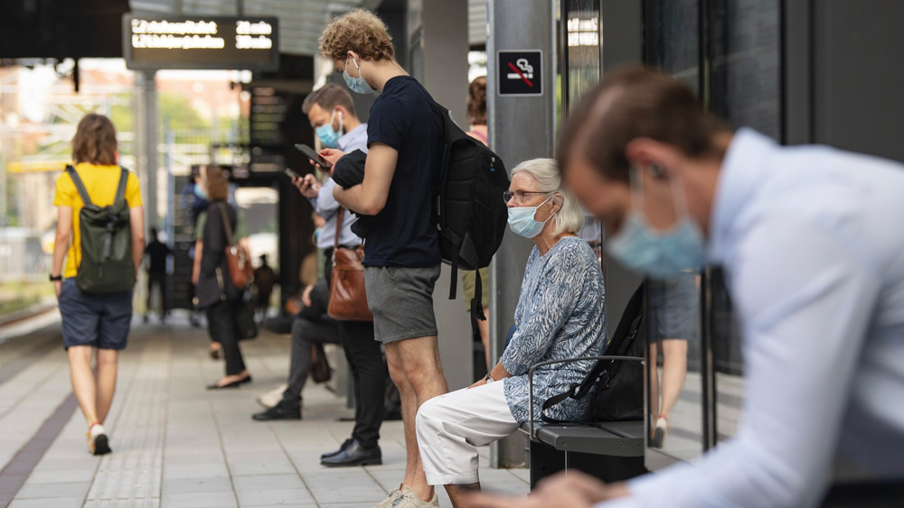 কোভিড পরিস্থিতিতে ডেনমার্কের আর্থিক পরিস্থিতি এমনিতেই ভেঙে পড়েছে। সেখানে এই বিপুল অঙ্কের আর্থিক তছরুপ তীব্র ক্ষোভের জন্ম দিয়েছে। বলা হচ্ছে, ডেনমার্ককে লুঠ করা হয়েছে।