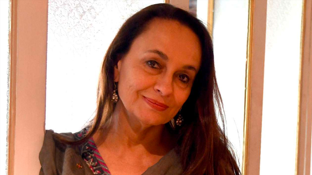 ভারতে প্রখ্যাত নাট্যব্য়ক্তিত্ব সত্যদেব দুবের পরিচালনায় কাজ শুরু করেন সোনি। মঞ্চে অভিনয় করতে করতেই ছবিতে সুযোগ। সোনির প্রথম ছবি ‘৩৬, চৌরঙ্গি লেন’ মুক্তি পেয়েছিল ১৯৮১ সালে। সে বছরই তিনি অভিনয় করেন ‘আহিস্তা আহিস্তা’-য়।