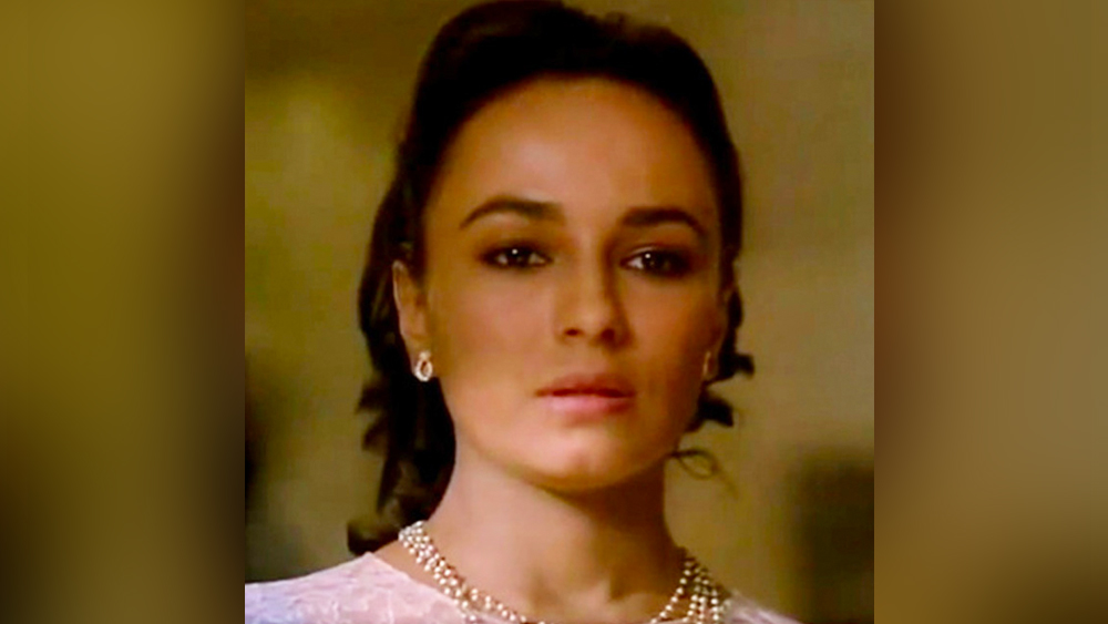 বড় মেয়ে শাহিনের মানসিক সমস্যা নিয়ে বিব্রত ছিলেন সোনি নিজেও। সম্প্রতি এক সাক্ষাৎকারে সোনি বলেন, “আমি তো মা। শাহিন বা আলিয়া— ওরা খারাপ থাকলে আমিও খারাপ থাকি। শাহিনকে নিয়ে একটা সময় গভীর দুশ্চিন্তায় ছিলাম। কত রাত ঘুমতে পারিনি। ওর ডিপ্রেশন হয়েছিল। ও আসলে খুব একা বোধ করত। কিন্তু একাকিত্ব তো আমাদের সকলকেই কোথাও মেনে নিতে হয়…।’’