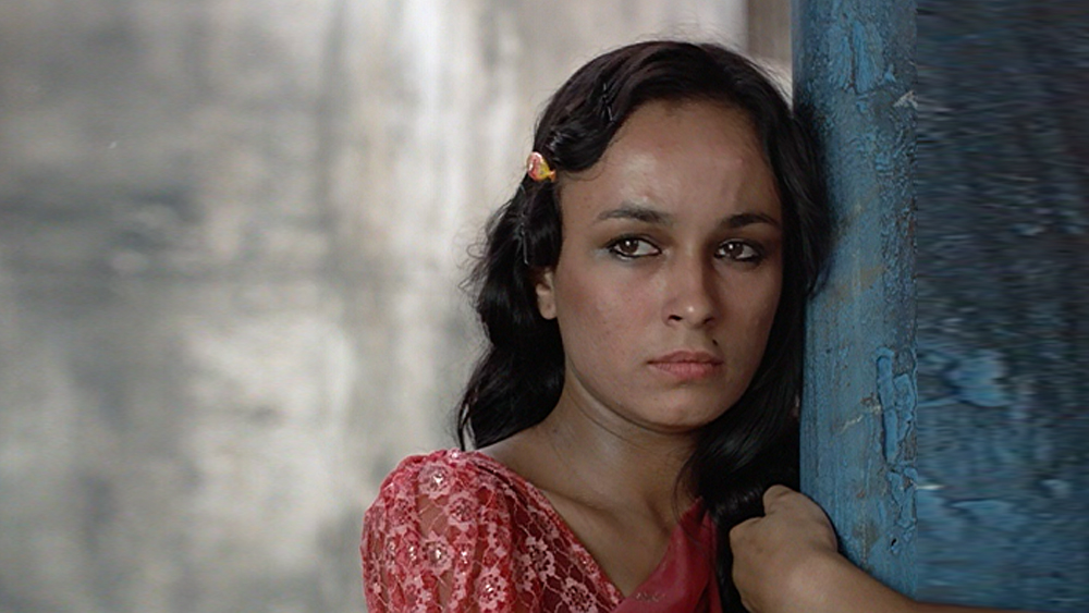 নায়িকা হওয়ার দৌড়ে কোনওদিন থাকতে চাননি সোনি। দর্শক তাঁকে মনে রেখেছেন অন্যরকমের ‘অভিনেত্রী’ হিসেবেই। তাঁর দিনরাত এখন আবর্তিত হয় দুই সন্তানকে ঘিরেই।