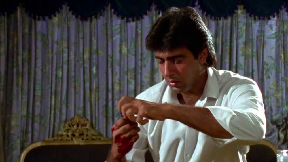 ধীরে ধীরে গোবিন্দর ছায়ায় ঢাকা পড়েন বেশ কিছু নবাগত। তাঁদের মধ্যে সুমিতও একজন। এক সময় সুমিতের কাছে মাল্টিস্টারার ছবির সুযোগও আসা বন্ধ হয়ে যেতে থাকে। শেষে তিনি হারিয়েই যান ইন্ডাস্ট্রি থেকে।