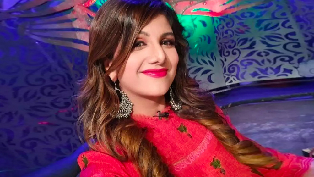 কিন্তু ইন্ডাস্ট্রিতে কান পাতলে শোনা যায়, রম্ভা আত্মঘাতী হওয়ার চেষ্টা করেছিলেন রবি কিশনের জন্য। তিনি নাকি রবির প্রতি অনুরক্ত ছিলেন। কিন্তু রবির দিক থেকে কোনও সাড়া পাননি।