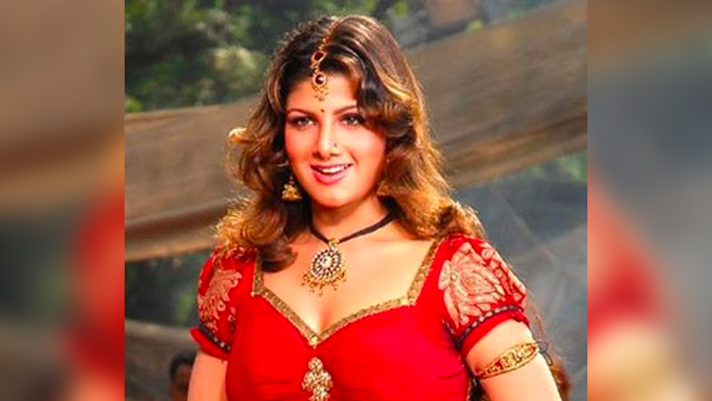 কিন্তু তার পরেও তিক্ত ছিল বিবাহিত জীবন। রম্ভা অভিযোগ করেন, পর পর দু’বার কন্য়াসন্তানের জন্ম দেওয়ায় শ্বশুরবাড়িতে তাঁর কটূক্তি শুনতে হত। তিনি ২০১৬ সালে ভারতে ফিরে আসেন। বিবাহবিচ্ছেদের মামলা দায়ের করেন।