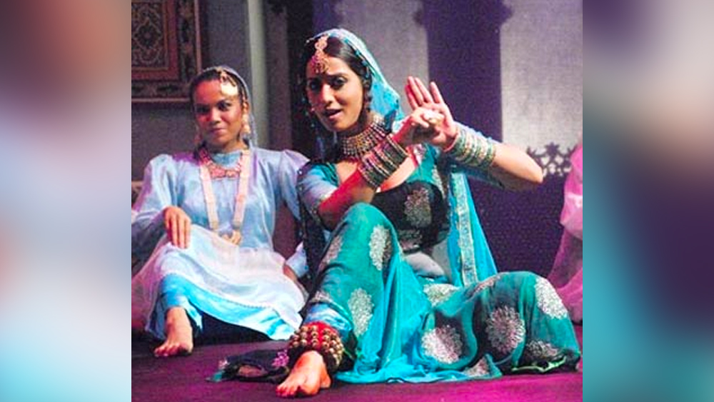 মাহির অভিযোগ, এক বার তাঁকে রাতপোশাকে অডিশন দিতে বলেছিলেন পরিচালক! এর পর মাহি সতর্ক হয়ে যান ছবি বাছার ক্ষেত্রে। ২০০৮ সালেই অনুরাগ কশ্যপের আর একটি ছবি ‘গুলাল’-এ মাহির অভিনয় দর্শকমনে দাগ কেটে যায়।