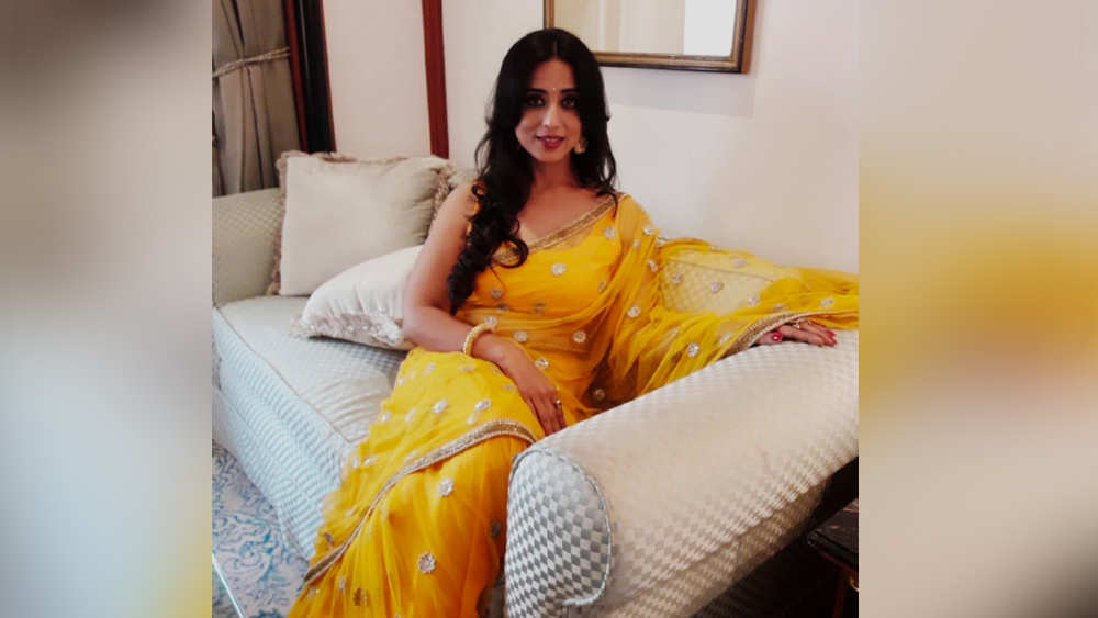 তবে এ সব গুঞ্জন ছাড়া অনেকেই জানেন না সিনেমায় অভিনয় শুরুর আগে থেকেই মাহি বিবাহিত ছিলেন। কলেজে পড়ার সময় তিনি বিয়ে করেছিলেন বাড়ির অমতে। কিন্তু সেই বিয়ে বেশি দিন স্থায়ী হয়নি। পরে মাহি জানান, সেটা ছিল তাঁর নিছক ‘ছেলেমানুষি’।