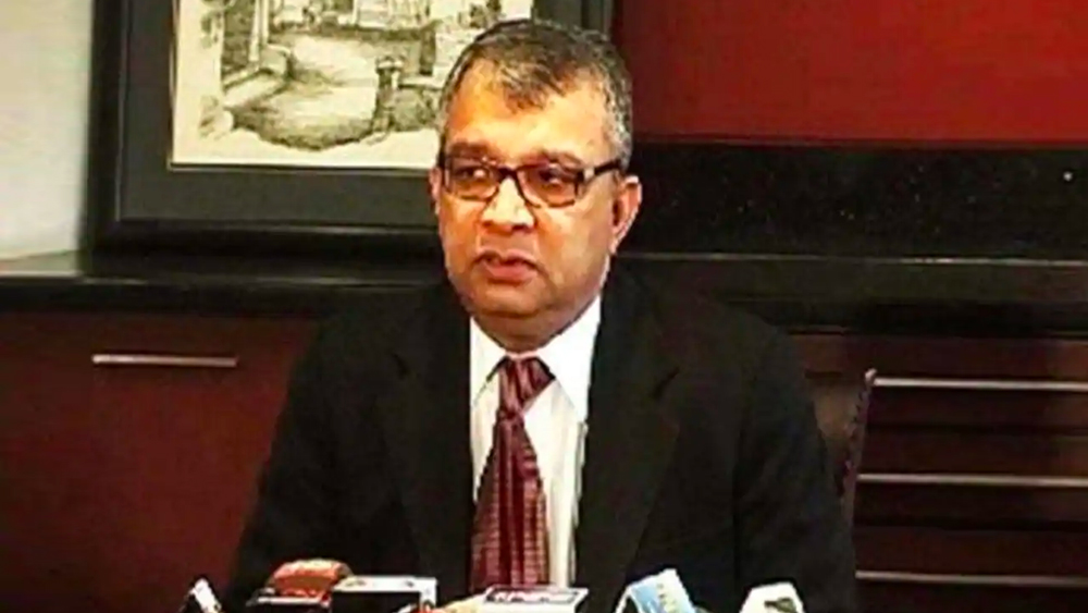 চাঞ্চল্যকর এই মামলায় সতীশের আইনি লড়াই দেখতে মুখিয়ে আছে সারা দেশ।