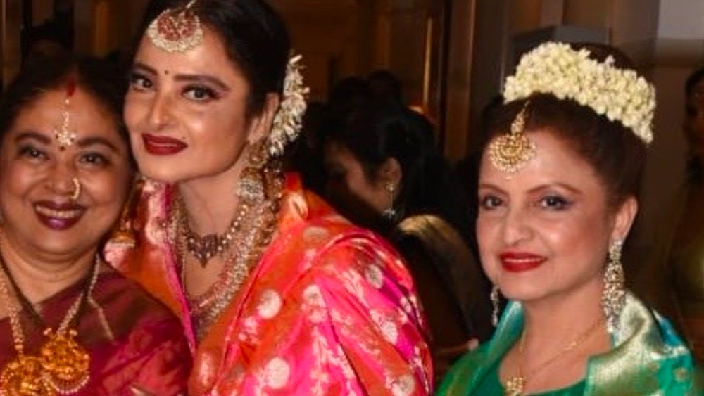 রেখার নিজের বোন রাধাও ছিলেন অভিনেত্রী। দক্ষিণী ছবির ইন্ডাস্ট্রিতে বেশ কিছু ছবিতে অভিনয় করেছিলেন। তবে খ্যাতির দিক দিয়ে তিনি রেখার ধারে কাছে পৌঁছতে পারেননি। বিয়ের পরে রাধা সিনেমায় অভিনয় ছেড়ে দেন।