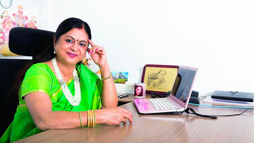 রেখার আর এক দিদি কমলা সেলভারাজও একজন চিকিৎসক। তিনি চেন্নাইয়ে কর্মরত।  নিজের হাসপাতালের নাম রেখেছেন বাবা জেমিনী গণেশনের নামে—‘জি জি হাসপাতাল’।