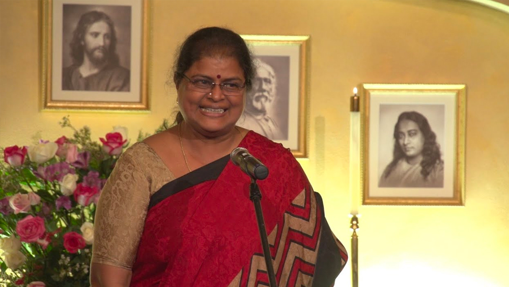 নারায়ণী গণেশন, রেখার আর এক দিদি অবশ্য চিকিৎসক হননি। তিনি পেশায় সাংবাদিক। একটি সর্বভারতীয় সংবাদপত্রে দীর্ঘদিন তিনি কাজ করছেন সহকারী সম্পাদক হিসেবে।