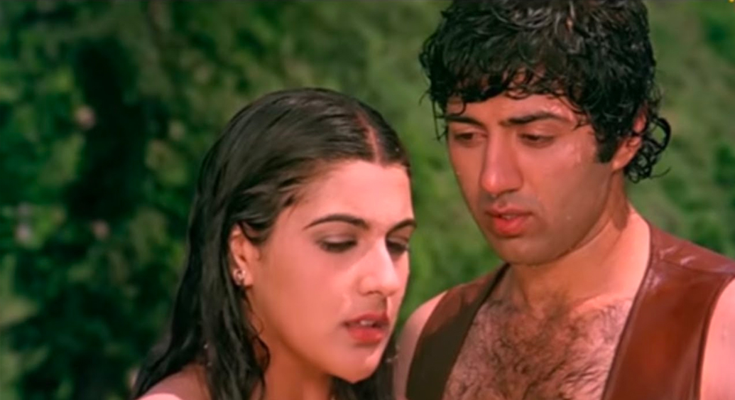 ‘জোশিলে’ যখন শুটিং হয়েছিল তখন সানির ‘বেতাব’ সুপারহিট। পাশাপাশি ধর্মেন্দ্র তাঁর বাবা। ফলে অনিলের তুলনায় তিনি অনেকটাই এগিয়ে ছিলেন জনপ্রিয়তায়। কিন্তু পাঁচ বছর পরে যখন ছবিটি মুক্তি পেল, তখন আমূল বদলে গিয়েছে পরিস্থিতি।