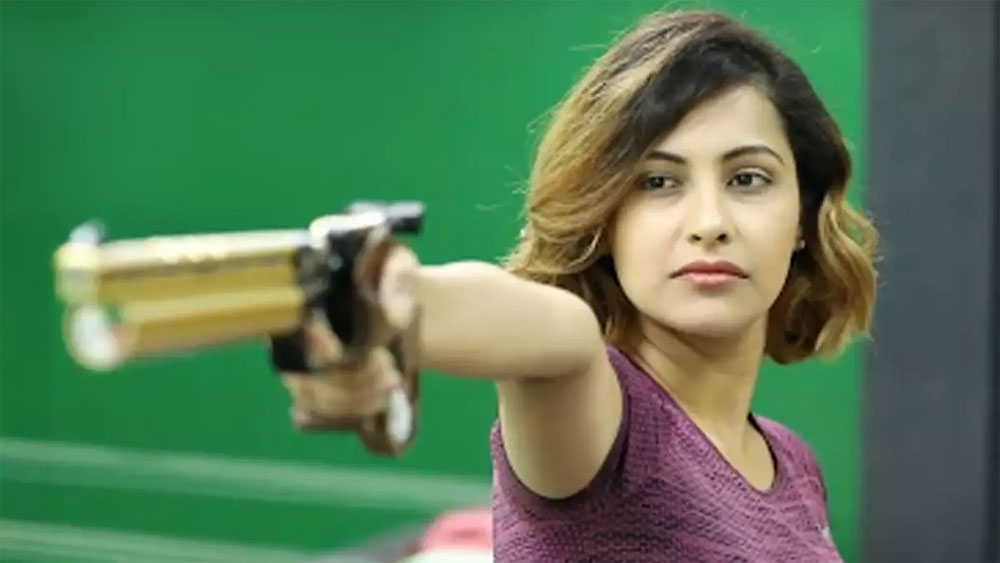 অলিম্পিকেও যোগ্যতা অর্জন করেছিলেন হিনা। ২০১২-তে লন্ডন অলিম্পিকে কোয়ালিফাইং রাইন্ডে অবশ্য দ্বাদশ স্থান লাভ করেন। ইভেন্ট ছিল, মহিলাদের ১০ মিটার এয়ার পিস্তল। তবে ২৩ বছরের হিনার কাছে তা ছিল অমূল্য অভিজ্ঞতা।