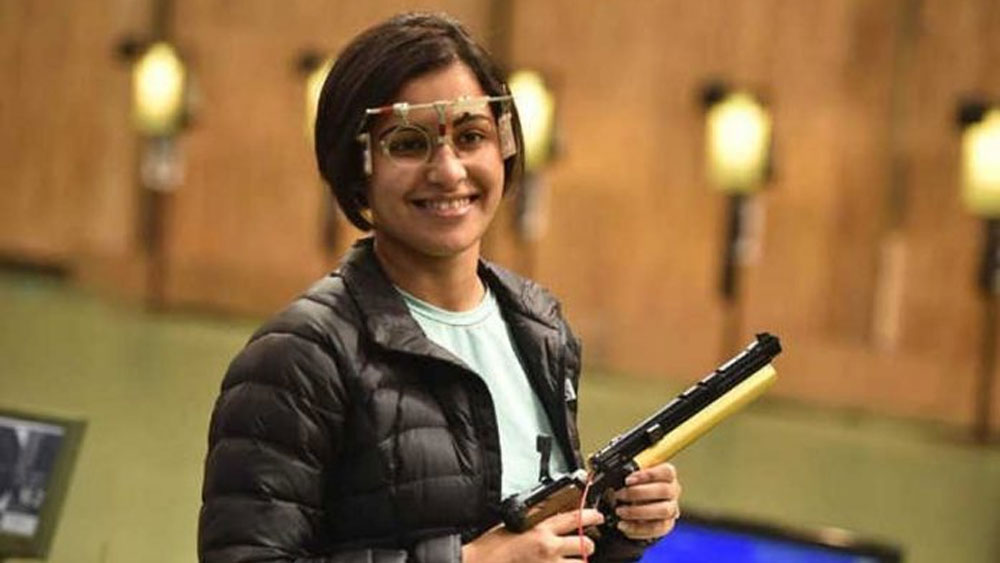 অলিম্পিকের অভিজ্ঞতাকে কাজে লাগিয়ে পরের বছরগুলিতে জোরদার ভাবে ফিরে আসেন হিনা। ২০১৩-তে মিউনিখে বসেছিল আইএসএসএফ বিশ্বকাপের আসর। সে বার সার্বিয়ার বিশ্বচ্যাম্পিয়ন জোরানা আরুনোভিচকে হারিয়ে সাড়া ফেলে দেন হিনা। এর পর সেই ইভেন্টে তৎকালীন চ্যাম্পিয়ন ইউক্রেনের ওলেনা কস্তেভিচকেও পরাস্ত করেন।