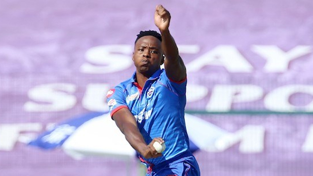 পার্পল ক্যাপের দৌড়ে এগিয়ে রয়েছেন বিশ্বের তাবড় পেসাররাই। বেশ কিছু দিন ধরে তালিকার শীর্ষে ছিলেন দক্ষিণ আফ্রিকার কাগিসো রাবাদা। দিল্লি ক্যাপিটালসের এই পেসারের ঝুলিতে ইতিমধ্যেই ২৩ উইকেট। প্লে অফে গেলে সেই সংখ্যা যে আরও বাড়বে তা বলাই বাহুল্য।