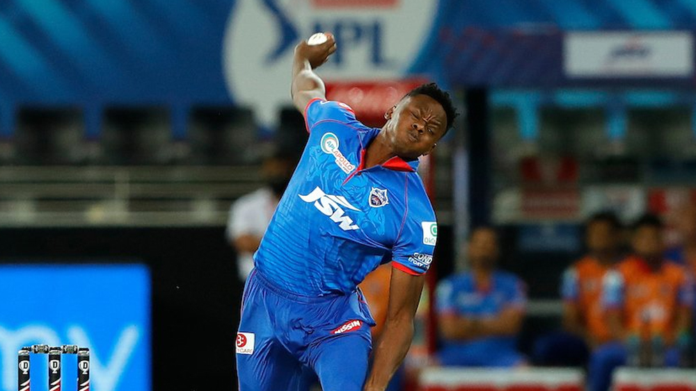 দক্ষিণ আফ্রিকান পেসারের ধারাবাহিকতা এনে দিয়েছে সাফল্য। প্রতি ম্যাচেই ছাপ ফেলেছে তাঁর পেস এবং বুদ্ধিদিপ্ত বোলিং। পাওয়ার প্লেতে নিশ্চিন্তে তাঁর হাতে বল তুলে দিয়েছেন শ্রেয়াস আইয়ার।