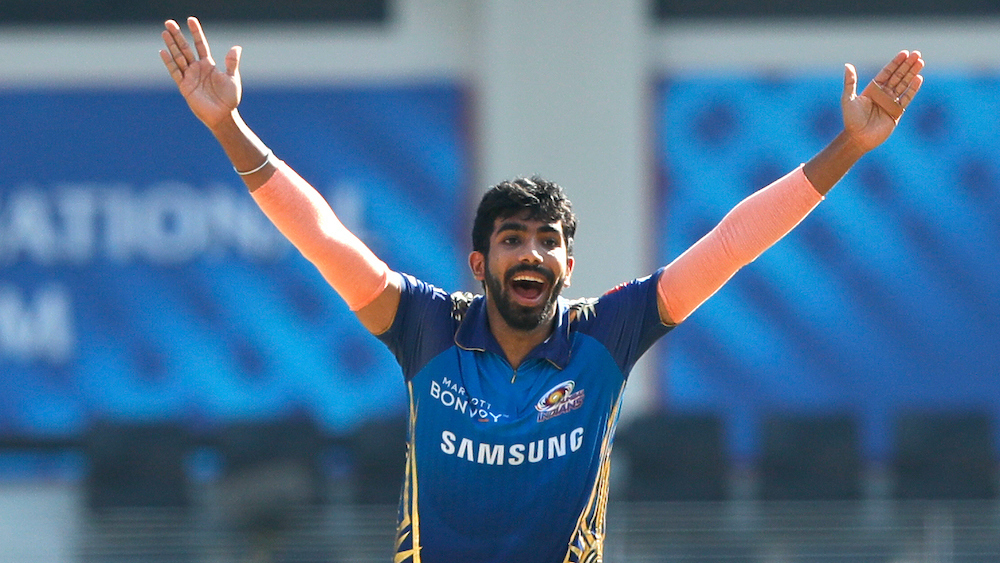 শনিবার রাবাদাকে টপকে বেগুনি টুপি তুলে নিয়েছেন মুম্বই ইন্ডিয়ান্সের যশপ্রীত বুমরা। ১৩ ম্যাচে তাঁরও সংগ্রহ ২৩ উইকেট। ইকনমির দিক থেকে এগিয়ে রয়েছেন তিনি।