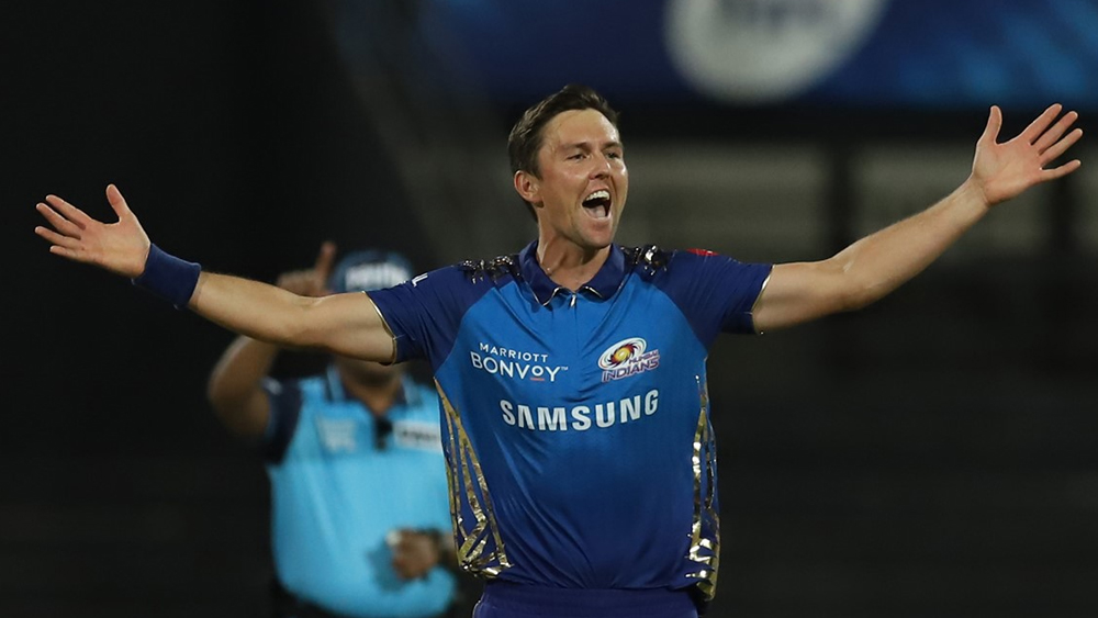 মুম্বই দলের পেস আক্রমণ এ বারের আইপিএলে ভয়ঙ্কর হয়ে উঠেছে। ডেথ ওভারের জন্য বুমরাকে নিশ্চিন্তে রেখে দেওয়া যাচ্ছে কারণ শুরুতে রয়েছেন ট্রেন্ট বোল্ট।