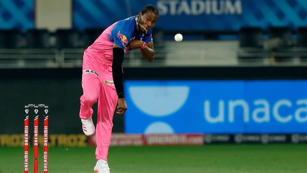 ১৩ ম্যাচে তাঁর সংগ্রহ ১৯ উইকেট। রাজস্থানের বাকি বোলাররা যখন উইকেট সংখ্যা ১০ পার করতে পারেননি, তখন তিনি প্রতি ম্যাচেই স্বস্তি দিয়ে চলেছেন স্টিভ স্মিথকে।