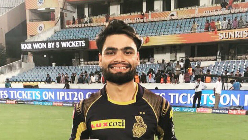 রিঙ্ক সিংহ: কেকেআরের প্রথম একাদশে রিঙ্কু সিংহ কেন? মুম্বই ম্যাচে এ প্রশ্ন ছিল অনেকের। আন্দ্রে রাসেলের চোট কেকেআরকে ধাক্কা দেওয়ার পর রিঙ্কুকে মাঠে নামিয়েছিলেন টিম ম্যানেজমেন্ট। তবে তেমন নজর কাড়তে পারেননি তিনি। রাসেলের চোট না সারলে রয়্যালসের বিরুদ্ধেও ফের সুযোগ পেতে পারেন রিঙ্কু।