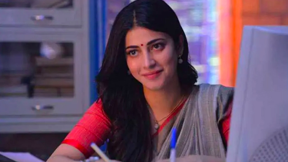 চেন্নাইয়ে স্কুলপাঠ শেষ করার পরে শ্রুতির পড়াশোনা মুম্বইয়ের সেন্ট অ্যান্ড্রুজ কলেজে। স্কুলে শ্রুতি অবশ্য ‘পূজা রামচন্দ্রন’ ছদ্মনাম ব্যবহার করতেন। কারণ তিনি চাননি সহপাঠীরা তাঁকে স্টারকিড হিসেবে চিনুক।