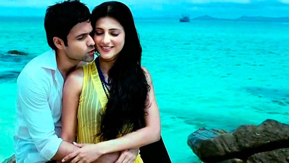 বিরূপ বিশেষণ থেকে শ্রুতি রেহাই পাননি তাঁর কেরিয়ারের দ্বিতীয় হিন্দি ছবি ‘দিল তো বচ্চা হ্যায় জি’-তেও। মধুর ভান্ডারকরের এই ছবি বক্স অফিসে তুমুল সাফল্য পায়। কিন্তু শ্রুতির সাফল্য অধরাই থেকে যায়।