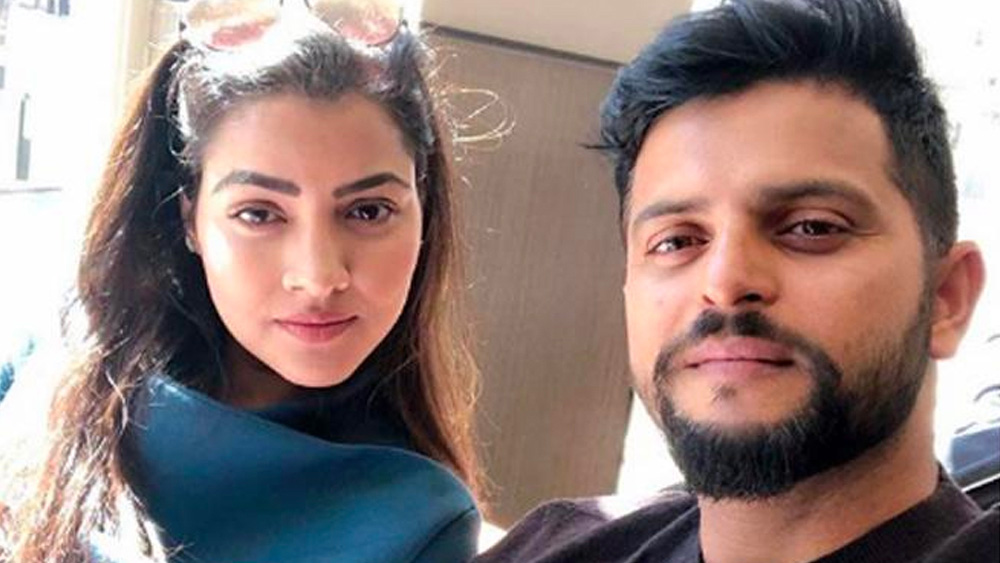 কিন্তু কিছু বছরের মধ্যেই ভেঙে যায় সম্পর্ক। দু’জনের কেউই স্বীকার করেননি তাঁদের প্রেমের কথা। ফলে বিচ্ছেদের কারণও প্রকাশ্যে আসার প্রশ্ন নেই। ২০১৫ সালে সুরেশ বিয়ে করেন বাল্যবন্ধু প্রিয়ঙ্কাকে। শ্রুতি অবশ্য এখনও অবিবাহিত।