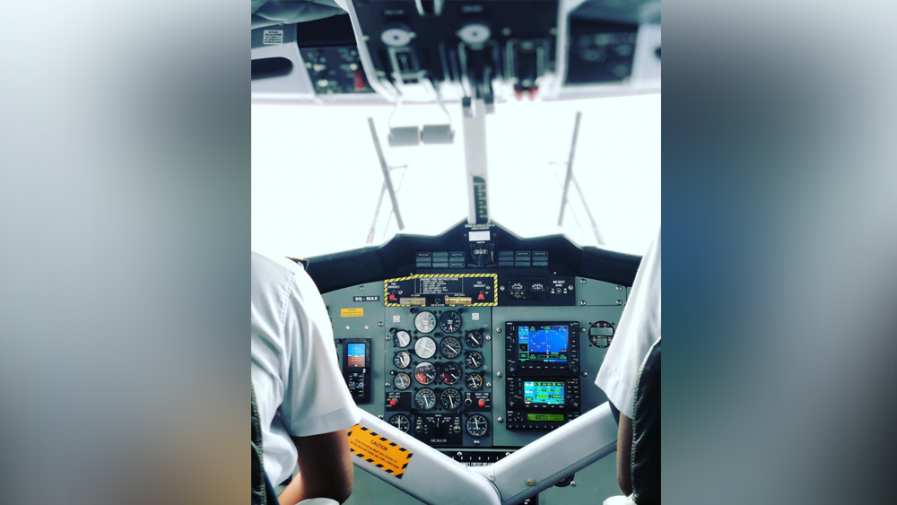 গত শনিবার গৌতম সোশ্যাল মিডিয়ায় বেড়াতে যাওয়ার কথা জানিয়েছিলেন। বিমানের ককপিটের ছবিও শেয়ার করেন তিনি।