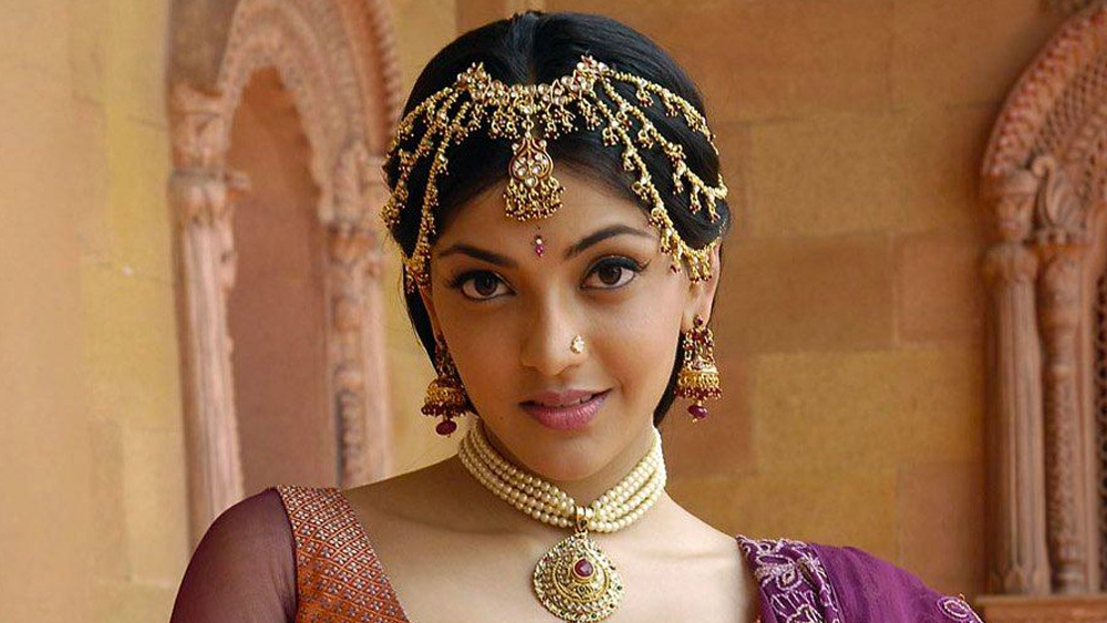 তাঁর প্রথম তেলুগু ফিল্ম ২০০৭-এ। ২০০৯-এর তেলুগু ফিল্ম ‘মগধীরা’ ছিল তাঁর জীবনে টার্নিং পয়েন্ট।