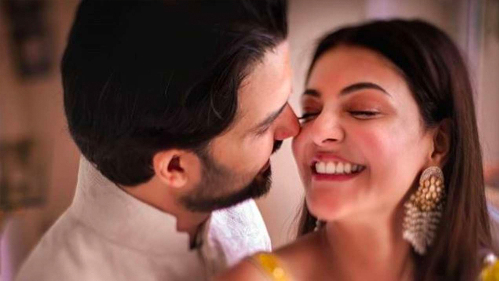 গৌতমের সঙ্গে কাজলের পরিচয় অনেক আগে। টানা তিন বছর তাঁরা ডেট করেছেন। তার পর ৭ বছর তাঁরা হয়ে উঠেছিলেন পরস্পরের সবচেয়ে ভাল বন্ধু।