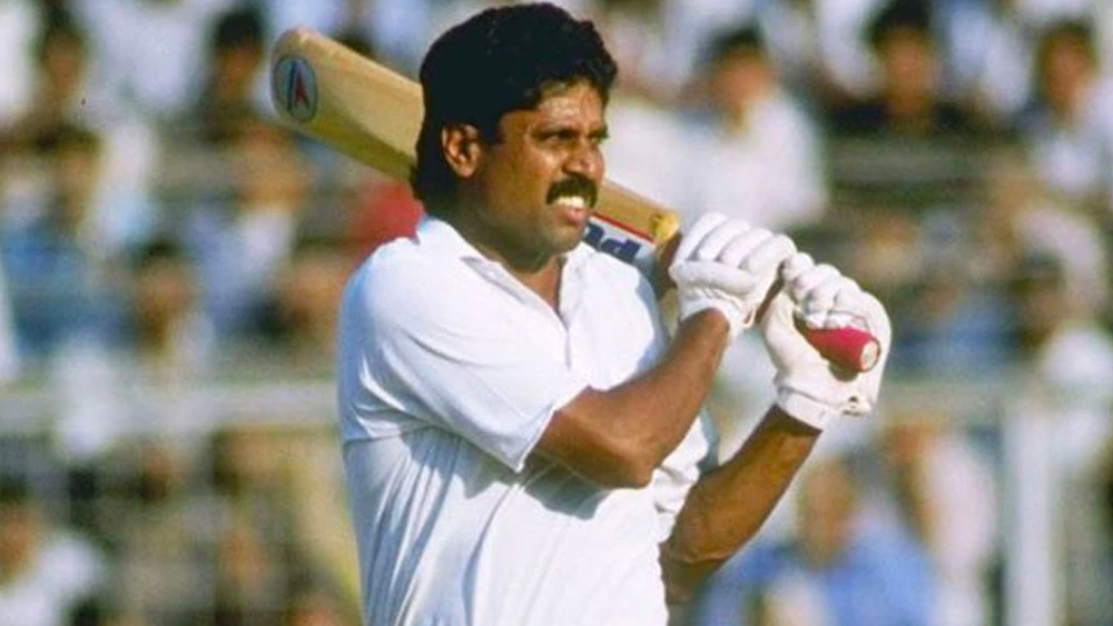 প্রেমিকাকে মুগ্ধ করার জন্য ক্রিকেট ম্যাচ দেখার আমন্ত্রণ জানালেও পরে একান্ত আলাপ থেকে ক্রিকেটকে দূরেই রাখতেন কপিল। পরে এক সাক্ষাৎকারে জানিয়েছেন রোমি।