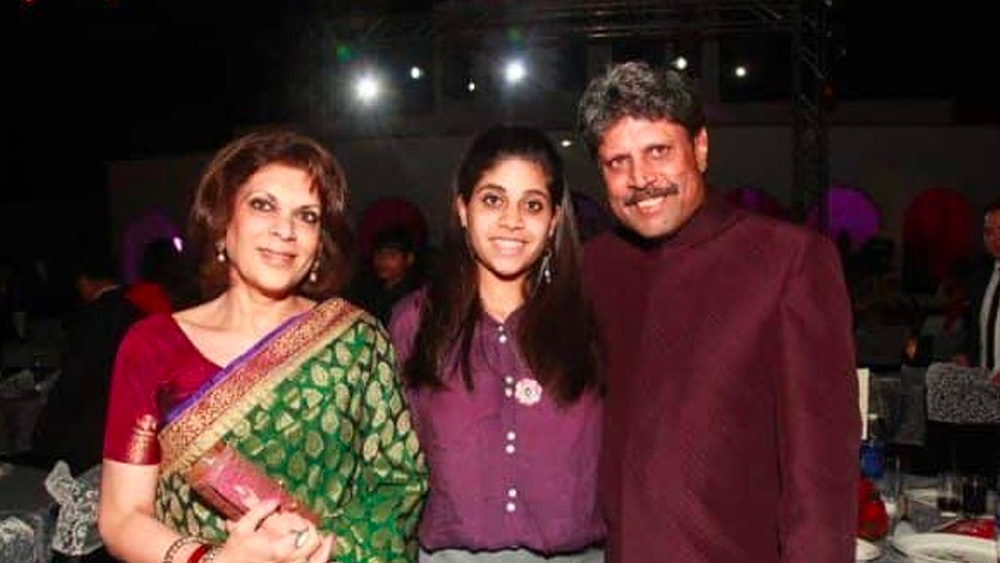 অবসরের পরে কপিলের সময় এখন আবর্তিত হয় স্ত্রী এবং মেয়েকে ঘিরেই। হোটেলের ব্যবসার ফাঁকে তাঁর সময় কাটে গল্ফের মাঠেও।