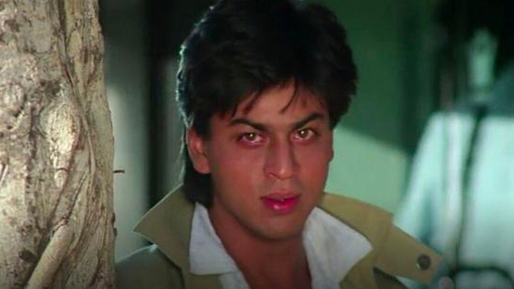 কিন্তু ১৯৯৩ সালে ১টি ছবি তাঁর ভাগ্য পুরোপুরি বদলে দেয়। ‘ডর’। সেই ছবিতে ভিলেন হয়েছিলেন শাহরুখ। এখানেই আমিরের প্রতি কৃতজ্ঞ থাকার কথা শাহরুখের।