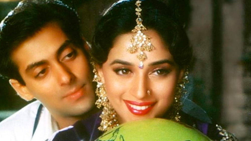 ১৯৯৪-এর সুপারহিট ফিল্ম ‘হম আপকে হ্যায় কওন’। মাধুরী দীক্ষিত এবং সলমনের রসায়ন পছন্দ করেছিলেন দর্শকেরা। তবে এর আগে সলমনের ভাগ্য খুব একটা ভাল যাচ্ছিল না। পরপর ৫টি ফিল্ম বক্স অফিসে মুখ থুবড়ে পড়েছিল।