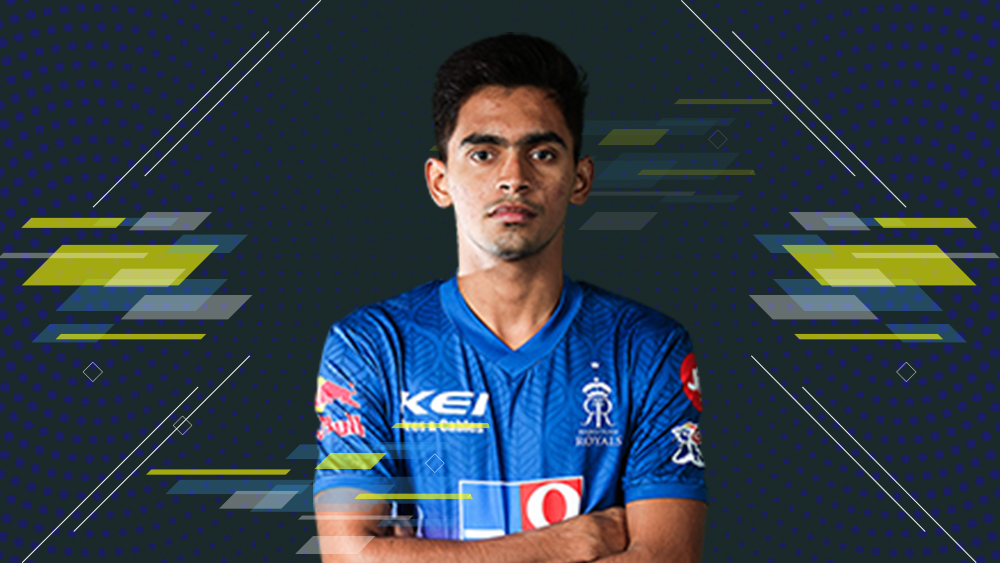 কার্তিক ত্যাগী: সদ্য ২০তম জন্মদিন পেরনো উত্তরপ্রদেশের এই পেসার কিন্তু প্রতি ম্যাচেই ব্যাটসম্যানদের চাপে ফেলেছেন। ১০ ম্যাচে ৯ উইকেট নেওয়া কার্তিকের রান বেশি দিয়ে ফেললেও তাঁর বোলিং নজর কেড়েছে অনেকের। ভারতীয় পেস অ্যাটাকে এখনই তাঁকে দেখা না গেলেও নিজেকে ভবিষ্যতের জন্য অবশ্যই তৈরি করবেন অনূর্ধ্ব-১৯ দলে খেলা এই পেসার।