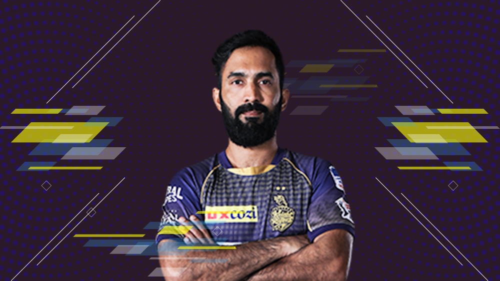 দীনেশ কার্তিক: কলকাতার অধিনায়কত্ব ছেড়েছিলেন ব্যাটিংয়ে মন দেবেন বলে। কিন্তু ১৪ ম্যাচে তাঁর ব্যাট থেকে এসেছে মাত্র ১৬৯ রান। এই পারফর্মান্সই বলে দিচ্ছে কেন তিনি এই দলে।