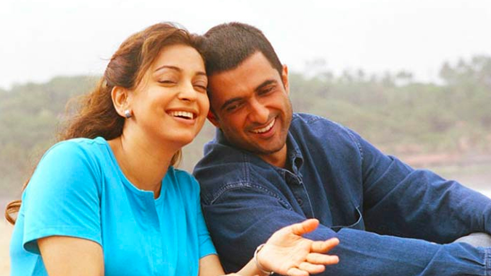 ‘ঝঙ্কার বিটস’-এ নায়িকা ছিলেন জুহি চাওলা। কাশ্মীরে শ্যুটিং স্পটে তাঁকেই সাইকেল চালাতে দেখে একদিন মুগ্ধ হয়েছিলেন সঞ্জয়। পরেও জুহির সঙ্গে অভিনয় করেছেন তিনি। সহঅভিনেত্রী হিসেবে জুহি অতুলনীয়, জানিয়েছেন সঞ্জয়।