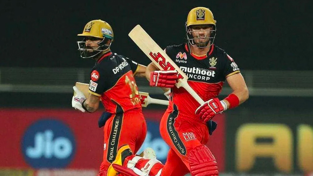 ব্যাঙ্গালোর অনেক বেশি নির্ভর করে এবি ডি’ভিলিয়ার্স এবং বিরাটের ওপর। কিন্তু এত বছর ধরে একই নিয়মে ম্যাচ বার করা বেশ কঠিন। বোলিং বিভাগে তারা নিয়ে এলেন ডেল স্টেনকে। কিন্তু ৩৭ পেরনো স্টেন এখন শুধুই অতীতের ছায়া। মাত্র ৩টি ম্যাচ খেলেছেন তিনি এ বারের আইপিএলে। পেস অ্যাটাকে কোনও বিষ ছিল না ব্যাঙ্গালোর দলে।