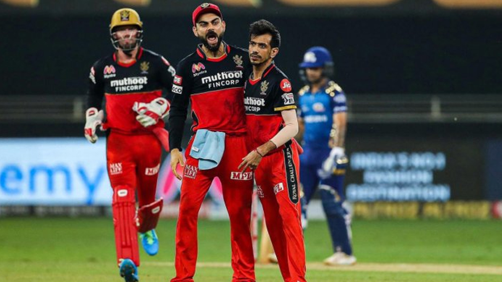 স্পিন বিভাগেও ভরসা একা যুজবেন্দ্র চহাল। বিরাটদের বোলিংকে নেতৃত্ব দিলেন তিনি। কিন্তু ম্যাচে তাঁর ৪ ওভার খেলে দিলেই বিপক্ষ জানে বাকিদের খেলতে কোনও অসুবিধাই হবে না। বিরাটের কোনও প্ল্যান বি দেখাই গেল গোটা টুর্নামেন্ট জুড়ে।