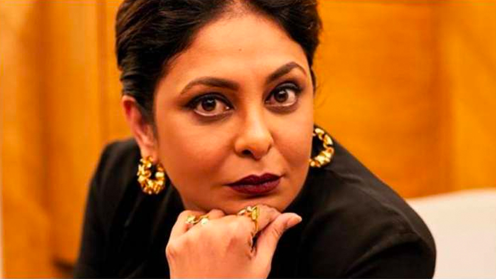 টেলিভিশনের সাফল্যে দেরি হয়নি বড় পর্দায় অভিনয়ের সুযোগ আসতেও। প্রথম কাজ ১৯৯৫ সালে, রামগোপাল বর্মার ‘রঙ্গিলা’ ছবিতে। মাত্র কয়েকটি দৃশ্যে দেখা গিয়েছিল শেফালিকে।