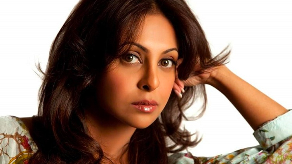 পরে সাক্ষাৎকারে শেফালি বার বার জানিয়েছেন, প্রথম ছবিতে অভিনয়ের তিক্ত অভিজ্ঞতার কথা। শেফালির অভিযোগ, শ্যুটিংয়ের আগে তাঁকে স্পষ্ট করে কিছুই জানানো হয়নি। বলা হয়নি ছবিতে তাঁর উপস্থিতি কতগুলি দৃশ্যে থাকবে।