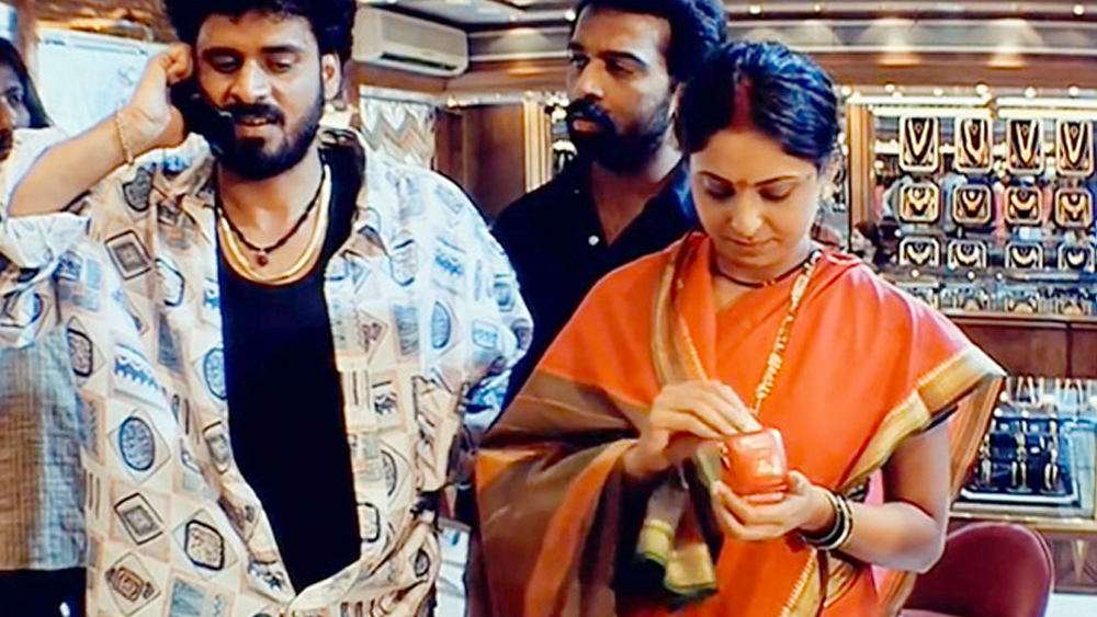 ১৯৯৮ সালে মুক্তি পায় তাঁর দ্বিতীয় ছবি ‘সত্য’। এই ছবিতে মনোজ বাজপেয়ীর স্ত্রীর চরিত্রে শেফালির অভিনয় দাগ কেটে গিয়েছিল দর্শকদের মনে।