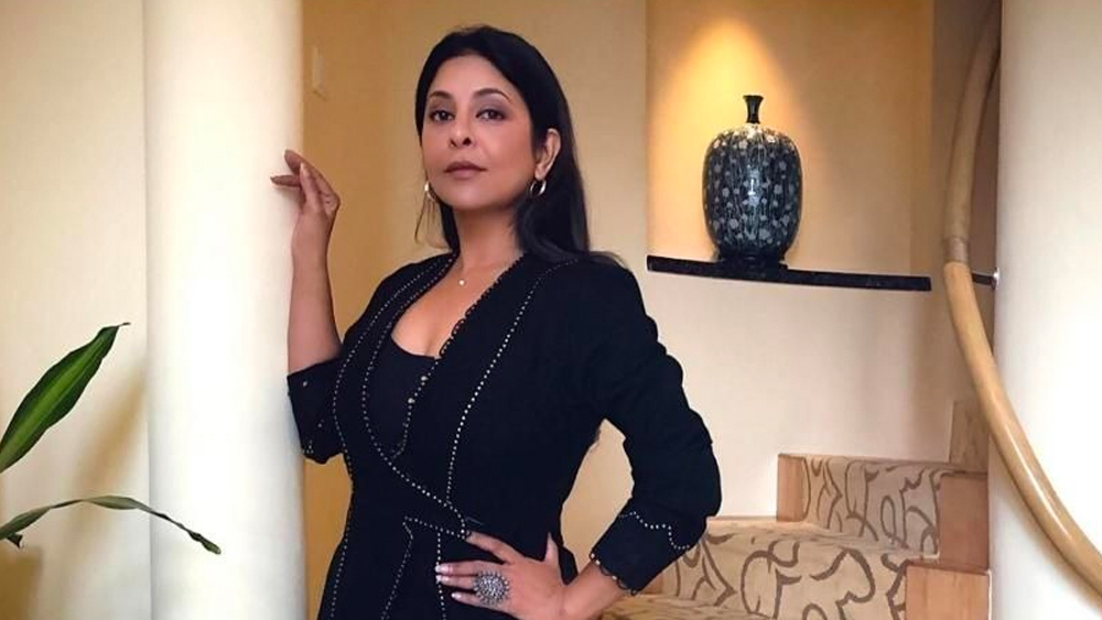 বরং হর্ষের সঙ্গে বিবাহিত জীবনে অনেক কাছাকাছি আসেন শেফালি-বিপুল। বিবাহিত জীবনের তিক্ততাই হয়তো দু’জনের মধ্যে বন্ধুত্ব গড়তে সাহায্য করেছিল। পরে প্রযোজক-পরিচালক বিপুলকেই বিয়ে করেন শেফালি।