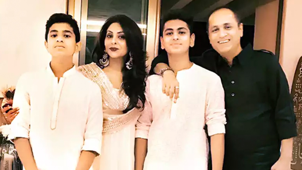 বিয়ে-বিচ্ছেদ-দ্বিতীয় দাম্পত্যের টানাপড়েনের মাঝেও শেফালির অভিনয়ধারা চলেছে স্বাভাবিক ছন্দেই। এখন তিনি ব্যস্ত অভিনেত্রীর পাশাপাশি দায়িত্ববান মা-ও।