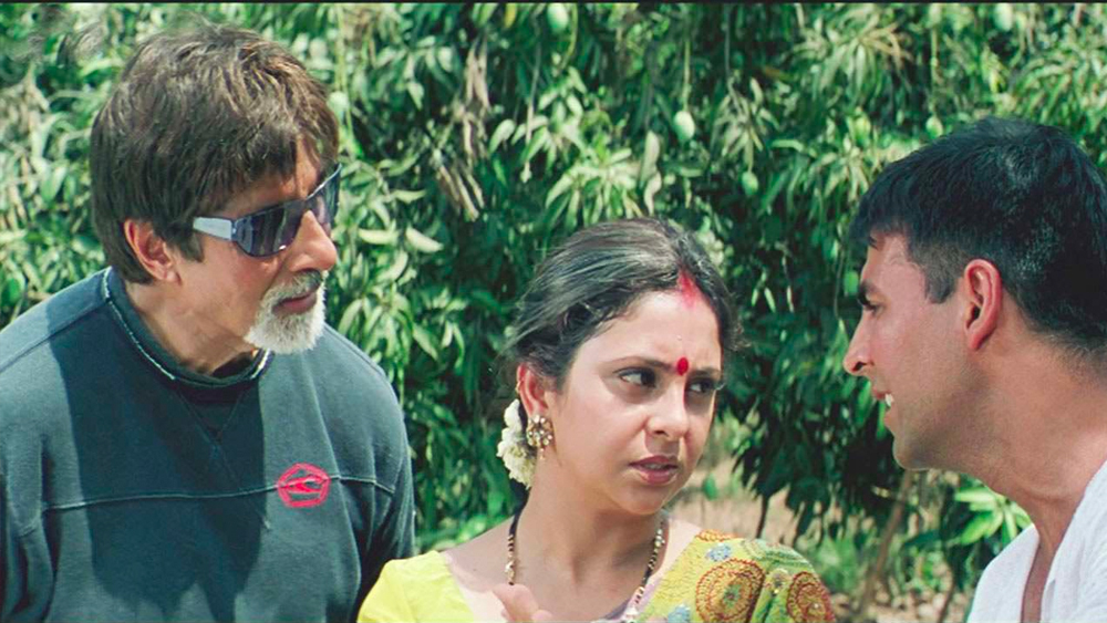 এক জন আদর্শ অভিনেত্রীর শর্ত মেনে ৩২ বছর বয়সি শেফালি ‘ওয়ক্ত’ ছবিতে ৩৭ বছর বয়সি অক্ষয়কুমারের মায়ের ভূমিকায় অভিনয় করেছেন। ছবিতে শেফালির স্বামীর ভূমিকায় ছিলেন প্রায় দ্বিগুণ বয়সি অমিতাভ বচ্চন।