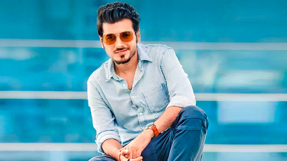 ‘মির্জাপুর’ ওয়েব সিরিজের মুন্না ত্রিপাঠীর প্রকৃত নাম দিবেন্দ্যু শর্মা। বলিউডে  নতুন মুখ নন দিব্যেন্দু। তবে এখনও পর্যন্ত যা যা অভিনয় করেছেন তার মধ্যে সবচেয়ে সফল এই ‘মির্জাপুর’।