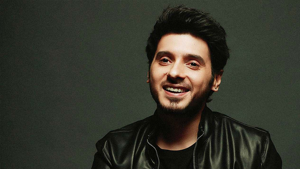 ছোটবেলায় পড়াশোনায় একেবারেই ভাল ছিলেন না। দশম শ্রেণির পরীক্ষায় মাত্র ৪৯ শতাংশ নম্বর পেয়েছিলেন।